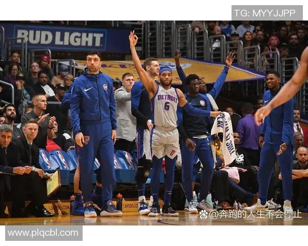 森林狼与火箭首战激战正酣球迷期待精彩对决与精彩表现 森林狼与火箭首战激战正酣球迷期待精彩对决与精彩表现